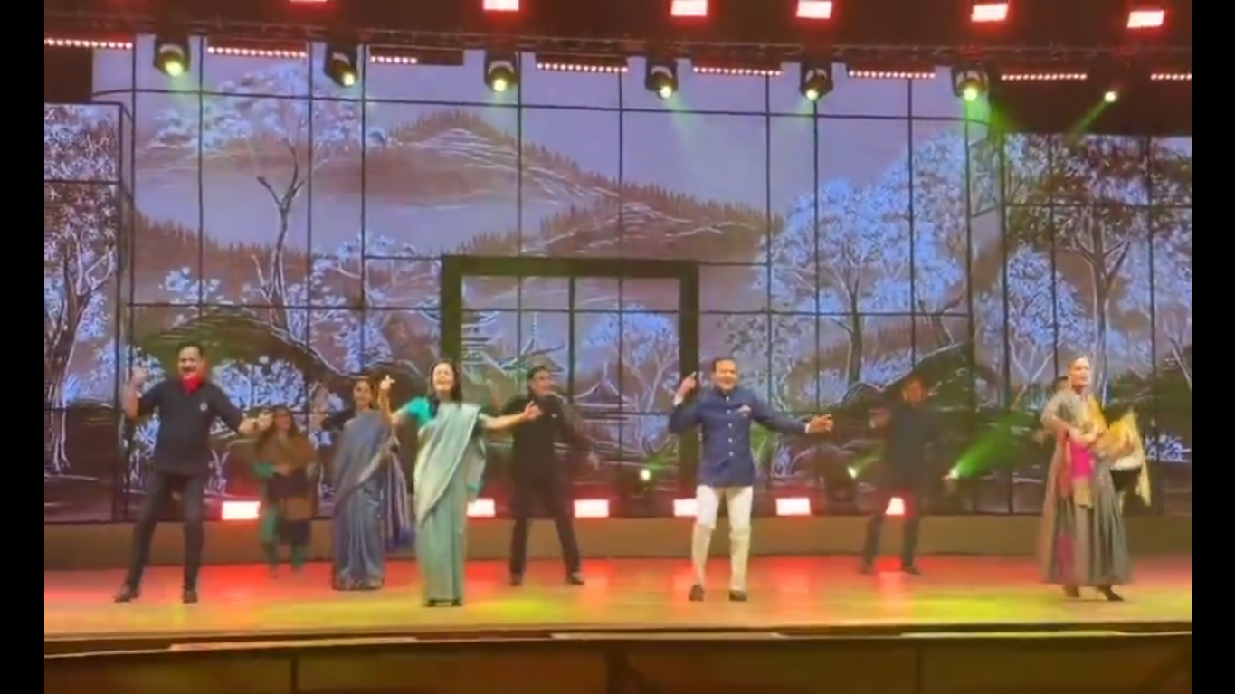 Politicians and Jindal Brothers Dance at Wedding