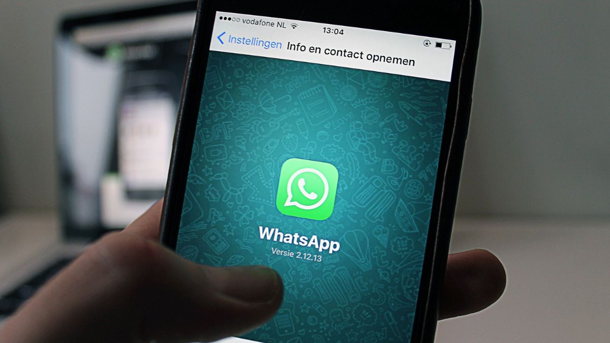WhatsApp Plus Paid Subscription explained: Custom themes, 20 chat pins and exclusive features