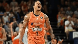 Cairns Taipans’ New Year’s Eve hope fades as Phoenix take over after half-time