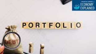 Why investors should pivot to accrual strategies as rate cuts peak. (Image Source: Canva)