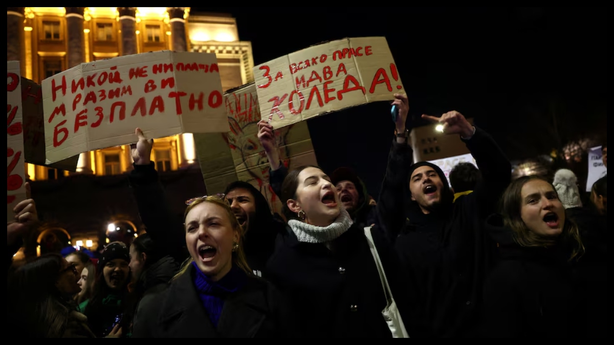 Protesters shout slogans during a demonstration organised by Bulgaria’s opposition PP-DB coalition against the proposed financial framework of the country's budget, outside the parliament, in Sofia, Bulgaria, December 1 (Image source: Reuters) Protesters shout slogans during a demonstration organised by Bulgaria’s opposition PP-DB coalition against the proposed financial framework of the country's budget, outside the parliament, in Sofia, Bulgaria, December 1 (Image source: Reuters)
