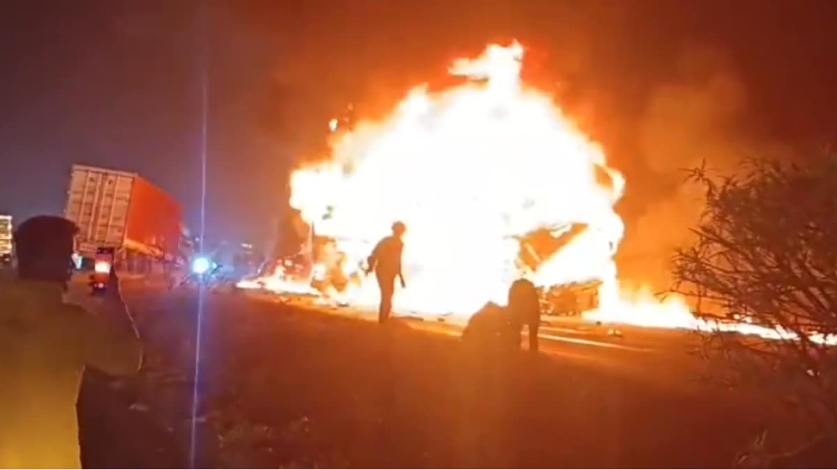 Nine killed as truck rams into sleeper bus in Karnataka, vehicle bursts into flames Nine killed as truck rams into sleeper bus in Karnataka, vehicle bursts into flames