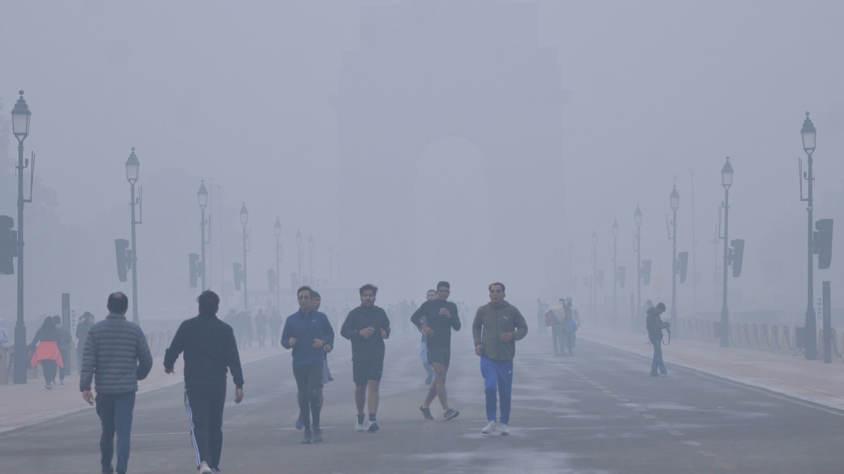Weather today: Dense fog engulfs Delhi-NCR as AQI jumps to 'severe' level; IMD issues alert for UP, Himachal, and Punjab