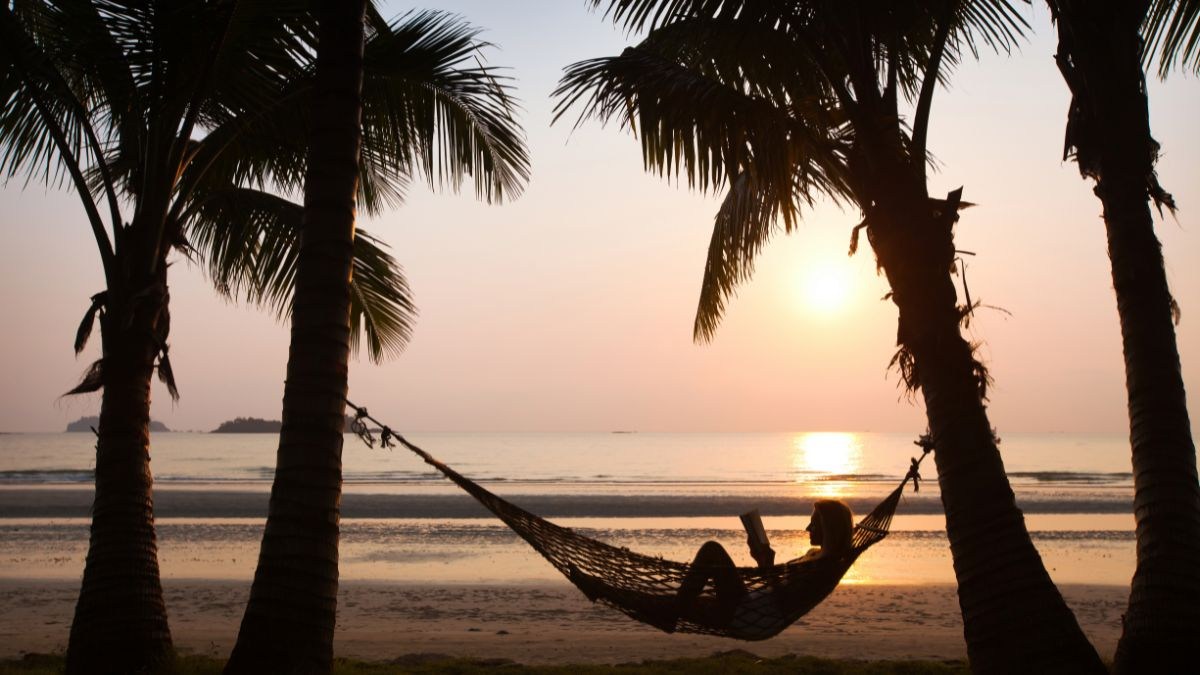 Ghost Vacationing: Holiday Season's Workplace Trend