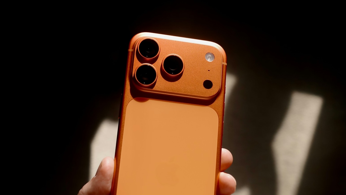 iPhone 17 Pro orange