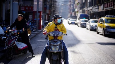 Zhang Xueqiang, china delivery person, food delivery guy, food delivery person, food delivery, china delivery man earns crore, delivery person Zhang Xueqiang, china delivery person, food delivery guy, food delivery person, food delivery, china delivery man earns crore, delivery person