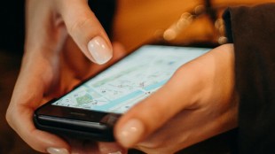 Govt 'wants' mandatory GPS tracking enabled on devices; Apple, Google, and Samsung oppose: Report (Photo: Pexels)