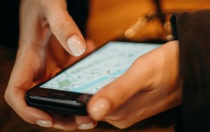 Govt 'wants' mandatory GPS tracking enabled on devices; Apple, Google, and Samsung oppose: Report (Photo: Pexels)