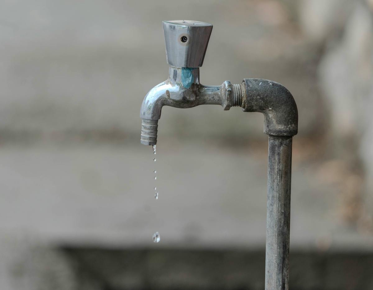 'Taking family to friend’s house for a shower': Social media post highlights Maharashtra water crisis 'Taking family to friend’s house for a shower': Social media post highlights Maharashtra water crisis