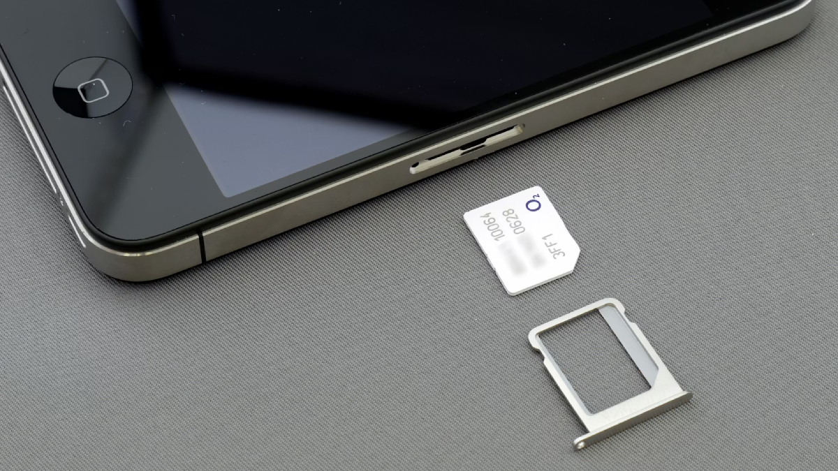 The applications must regularly check if the original SIM card associated with the account is inserted in the phone. The applications must regularly check if the original SIM card associated with the account is inserted in the phone.