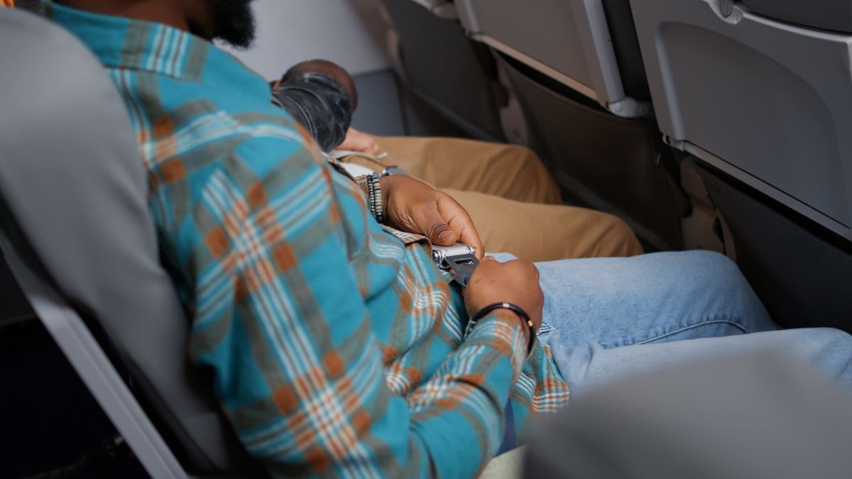 Long Travel Raises Blood Clot Risk for Office-Goers