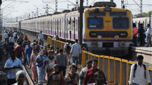From December 21 to December 25, a total of 94 suburban local services per day, evenly split between up and down routes, will be affected. On December 26, as many as 87 local trains will be affected.