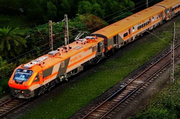 4. New Jalpaiguri-Tiruchirappalli Amrit Bharat Express: This service creates a long corridor between NJP, the gateway station for North Bengal, nearby border regions, and Tiruchirappalli (Trichy) in Tamil Nadu. This route will include several markets and travel hubs like Agra, the Cauvery delta, Chennai, Thanjavur, Prayagraj, and Agra. (Photo source: Instagram/@Ashwini Vaishnaw)