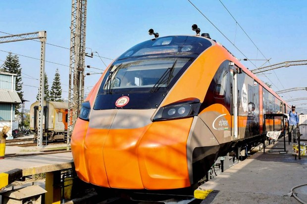 8. Howrah-Anand Vihar Terminal Amrit Bharat Express: A weekly connectivity between Howrah and Anand Vihar Terminal (Delhi), this route provides a direct corridor between eastern India and the National Capital Region. This rail network is considered a fast, dependable connection serving major districts like Bihar, Jharkhand, West Bengal, and Uttar Pradesh. This train departs at 11:10 pm on Thursday and reaches Anand Vihar at 2:50 am on Saturday. In its return journey, it departs from Anand Vihar at 5:15 am on Saturday and reaches Howrah at 10:50 am on Sunday. (Photo source: Instagram/@Ashwini Vaishnaw)