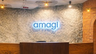 Amagi Media Labs share price chart showing a 12 percent discount listing at 318 rupees on NSE against the issue price of 361 rupees.
