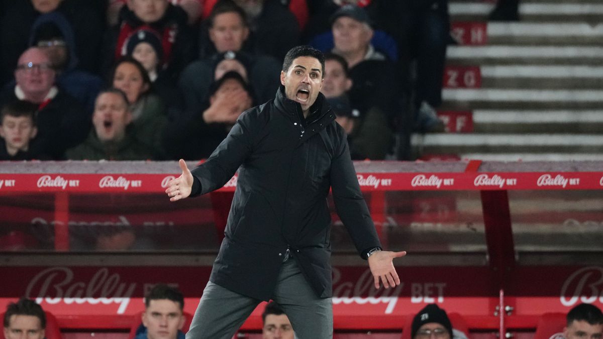 Mikel Arteta reacting to a missed Gabriel Martinelli chance during Arsenal's 0-0 draw at Nottingham Forest, January 17, 2026.