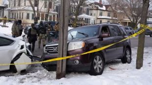 Trump defends ICE agent after fatal Minneapolis shooting