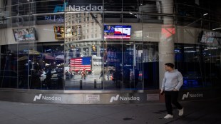 Walmart, Nasdaq, AstraZeneca, Nasdaq-100 Index, us markets closed