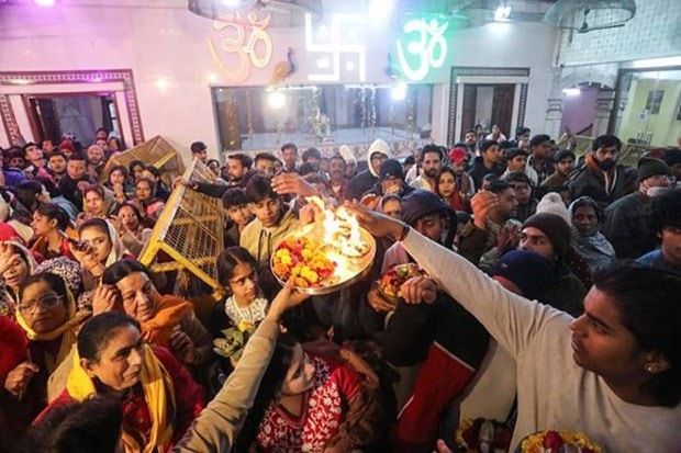 Devotees are seen offering prayers at Guari Shankar Temple in Chandni Chowk on the first morning of 2026, marking the New Year with faith and rituals at New India. (Photo source: ANI)