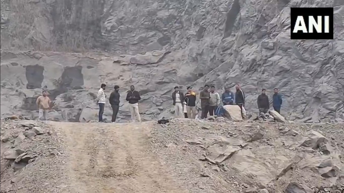 Several people feared dead as rock collapse traps workers in Odisha quarry, rescue ops underway (Photo: X video screengrab)