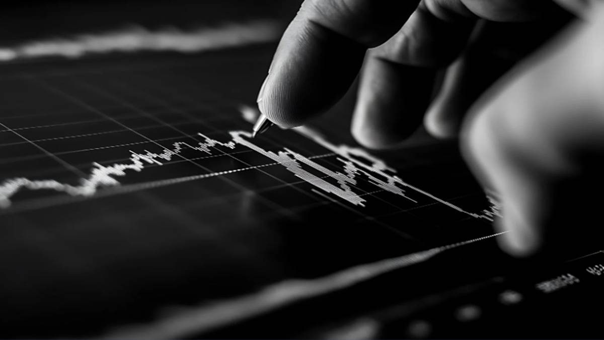 A professional comparison table showing 10 Indian stocks (Eternal, Bandhan Bank, Havells, etc.) with their current brokerage ratings, target prices, and projected percentage upside as of January 23, 2026.