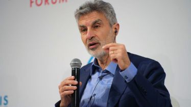 AI Godfather Yoshua Bengio warns against giving rights to AI, says humans could lose control