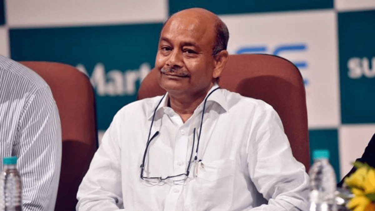 Damani was born in 1954 to a Marwari family that lived modestly, first in Bikaner and later in Mumbai.