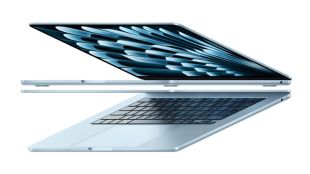Weighing just around 1.24 kg, the MacBook Air M4 is portable yet powerful enough for both students and professionals.
