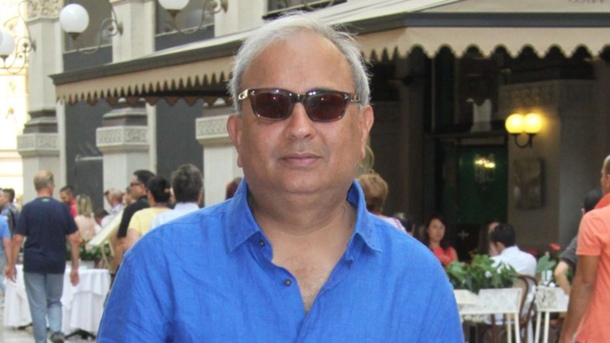 Comparison infographic explaining Samir Arora's theory: Debt interest has tax-deductible costs for payers, whereas equity capital gains offer no matching tax loss for the government to offset.