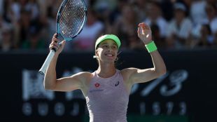 Zeynep Sonmez wins game, rescues ball girl on Australia Open’s Day 1 . (Image Source: Reuters)