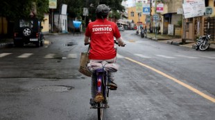 Zomato CEO Deepinder Goyal has said that average hourly earnings across Zomato and Blinkit stood at Rs 102 in 2025.
