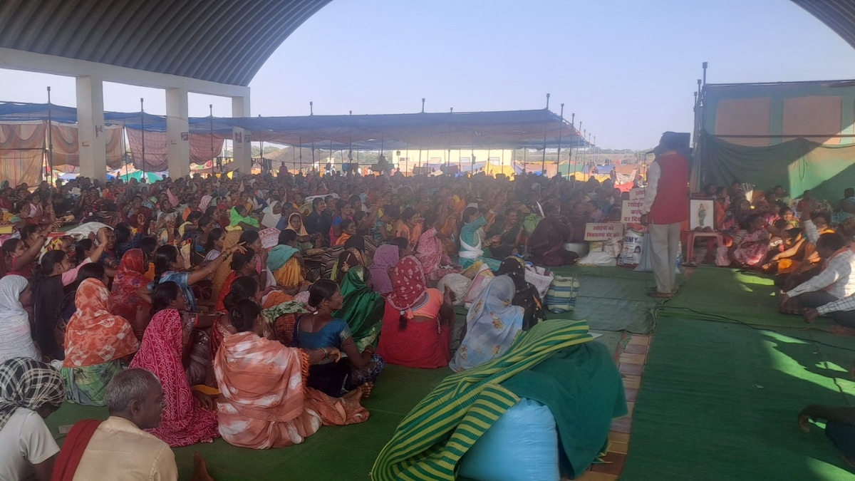 Chhattisgarh midday meal cooks protest in New Raipur seeking wage hike from Rs 66 to Rs 340 per day.