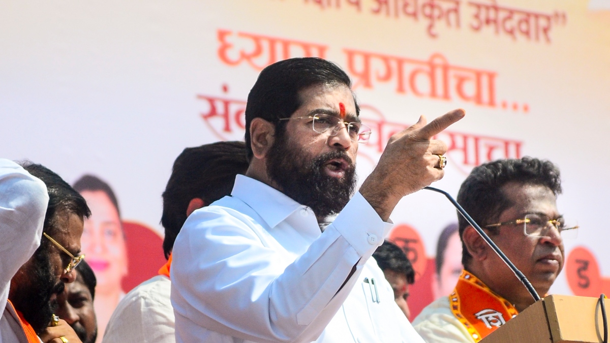'BMC corporators jailed inside hotel': Sanjay Raut takes a swipe at Shinde, says Shiv Sena fears poaching by ally BJP 'BMC corporators jailed inside hotel': Sanjay Raut takes a swipe at Shinde, says Shiv Sena fears poaching by ally BJP