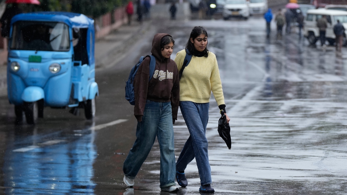 Today’s weather: Rain lashes national capital; IMD issues red alert in parts of Delhi - Check region-wise forecast Today’s weather: Rain lashes national capital; IMD issues red alert in parts of Delhi - Check region-wise forecast