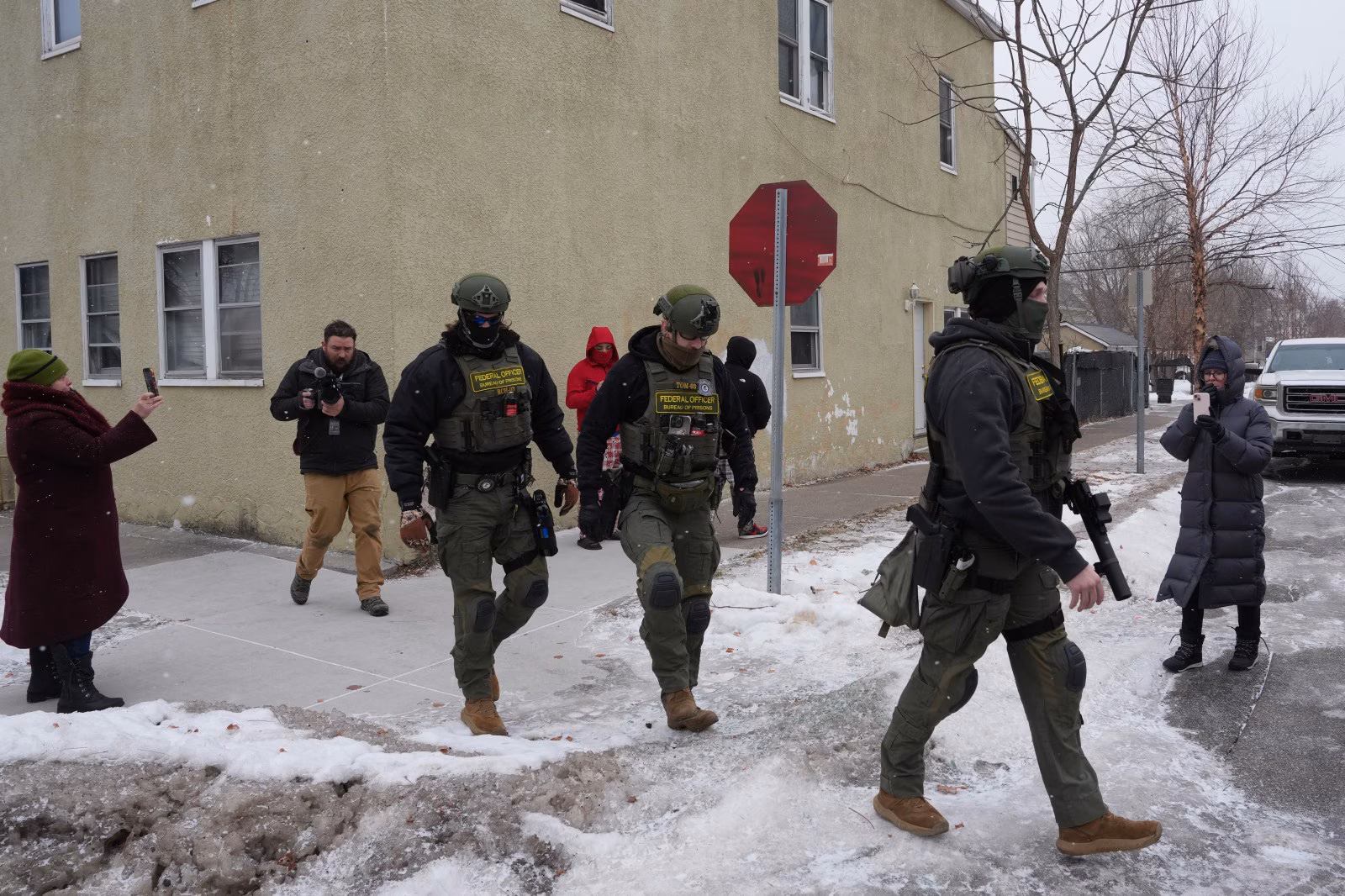 Swalwell Pledges to Revoke ICE Agents' Licenses