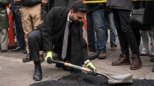 Zohran Mamdani paves bump delancey street
