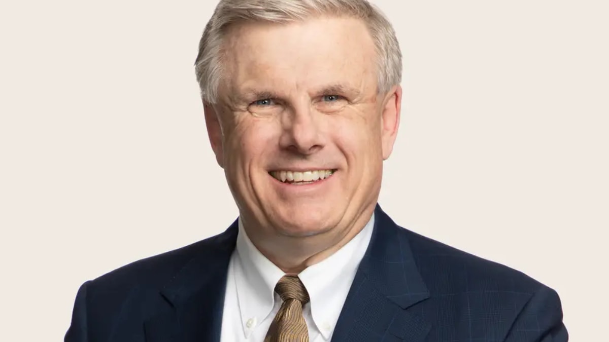 Nicholas Svensson, CEO of Smart Technologies, during a leadership session on employee engagement.