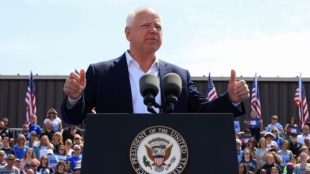 Gov. Walz urges Minnesotans to film ICE actions after fatal Renee Good shooting