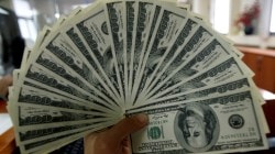 What happens when you deposit over $5,000 in cash at a US bank?