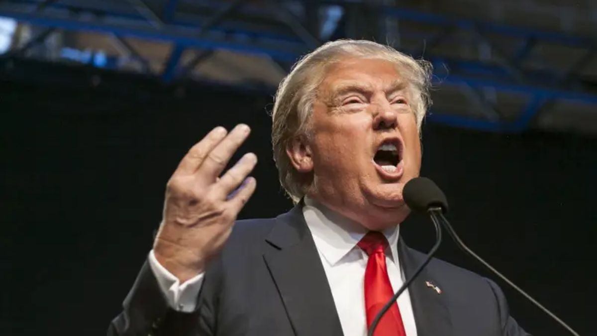 Trump’s Bruised Hand Steals the Spotlight