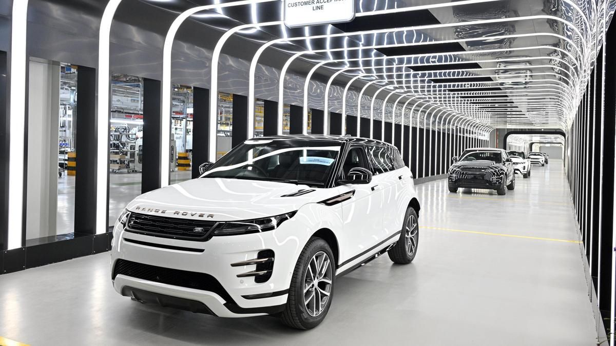 Tata Motors has inaugurated its Rs 9,000-crore Jaguar Land Rover manufacturing plant at Ranipet in Tamil Nadu, rolling out the first locally manufactured Range Rover Evoque and marking a major step in high-end and electric vehicle manufacturing in India. Tata Motors has inaugurated its Rs 9,000-crore Jaguar Land Rover manufacturing plant at Ranipet in Tamil Nadu, rolling out the first locally manufactured Range Rover Evoque and marking a major step in high-end and electric vehicle manufacturing in India.