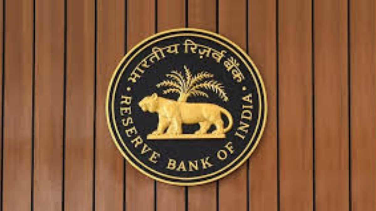RBI Faces Stance Dilemma as New CPI Series Signals End of Easing Cycle