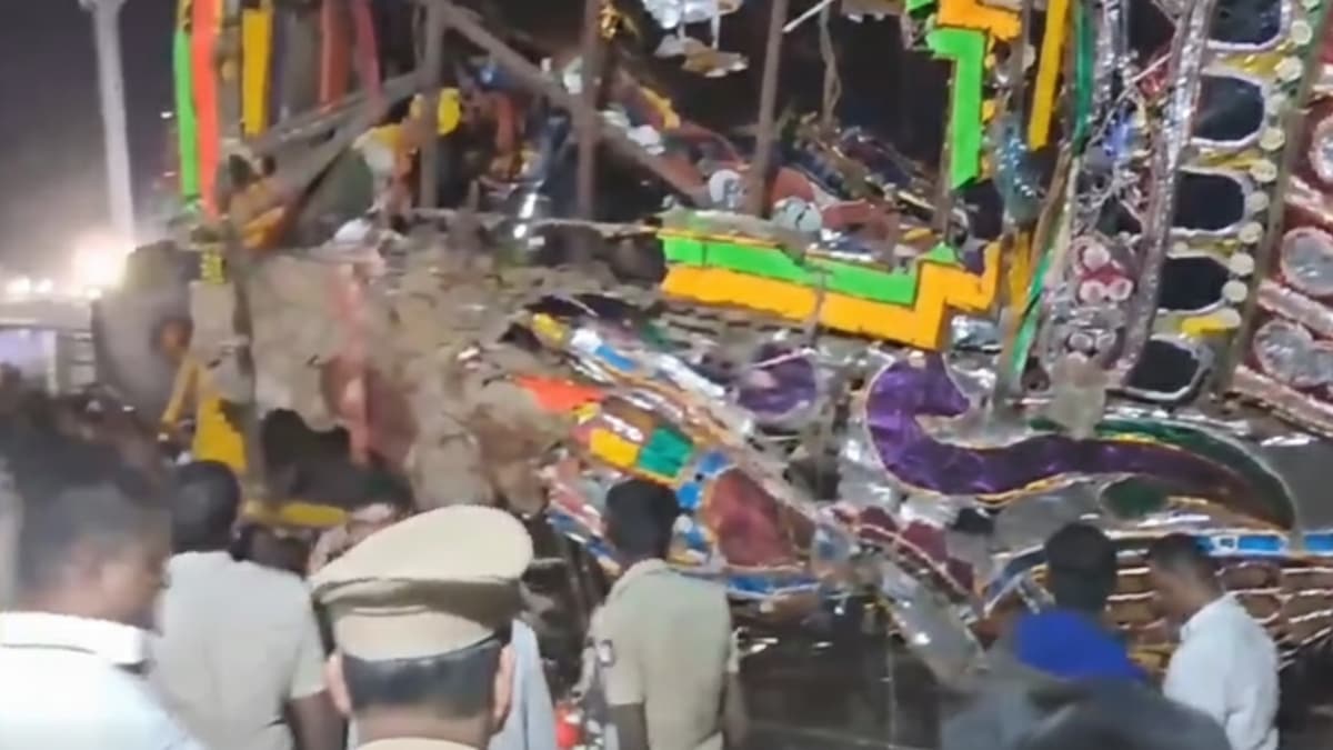 Temple chariot overturns in Vellore