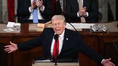 Trump unveils new global tariff plan as Supreme Court justices watch