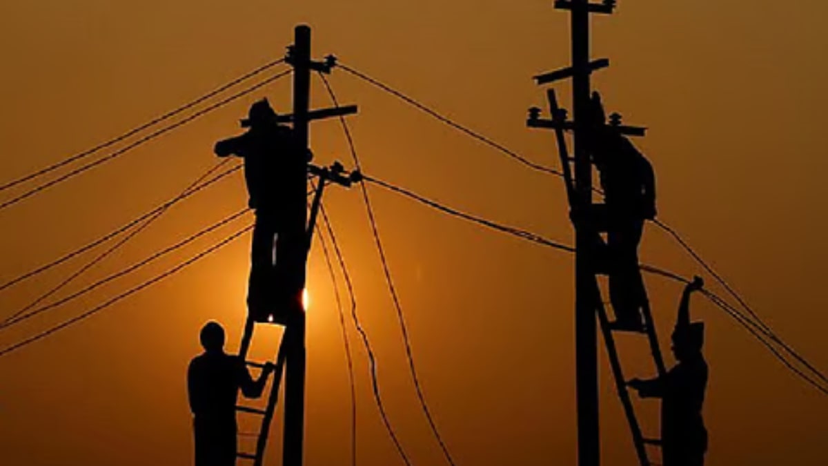 Maintenance work at a BESCOM substation in Bengaluru. Several areas in the Hebbal division will face a 5-hour power shutdown on February 4, 2026.