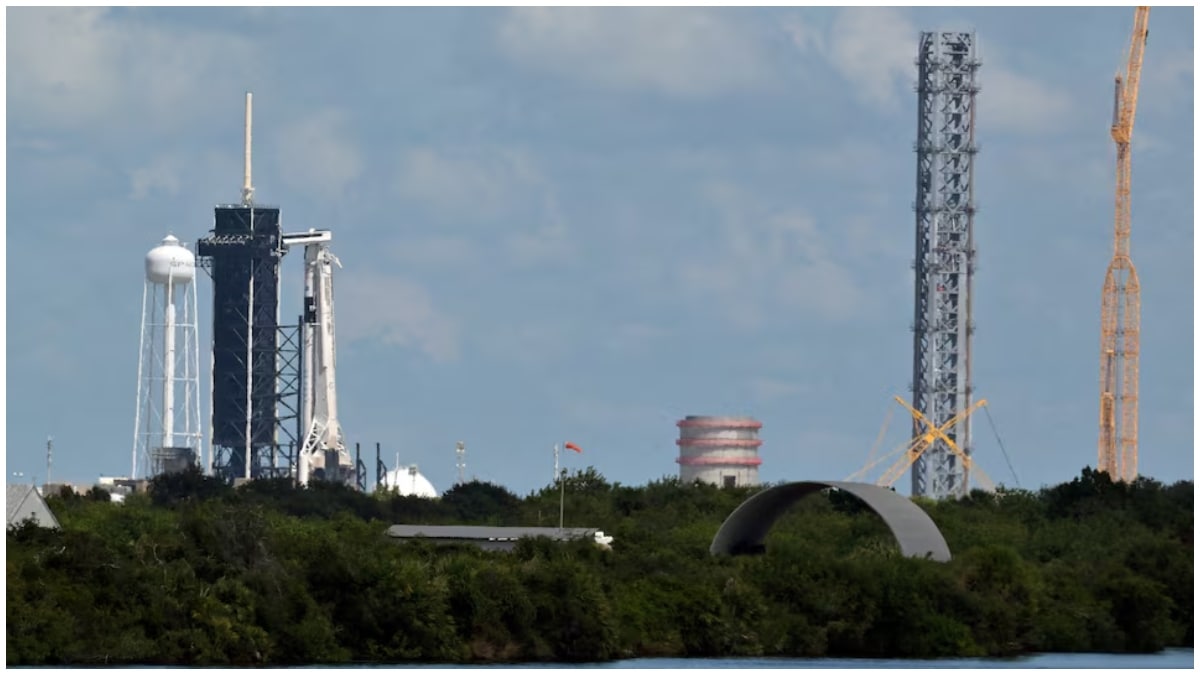 A SpaceX Falcon 9 rocket with the Crew Dragon capsule stands on Pad-39A (Image source: Reuters)