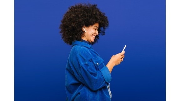 The iPod’s Second Act: Why Gen Z is Swapping Spotify Algorithms for "Dumb" Devices