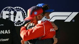 Kimi Antonelli smiling as he jokes “I was 1 year old” during a Chinese Grand Prix press conference, while Lewis Hamilton laughs beside him, highlighting the generational gap in Formula 1.