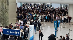 US airport chaos: Passengers wat for hours for security checks