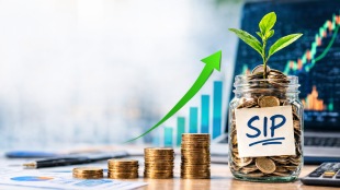 HDFC AMC, CAMS, NAM: Nuvama sees up to 50% upside